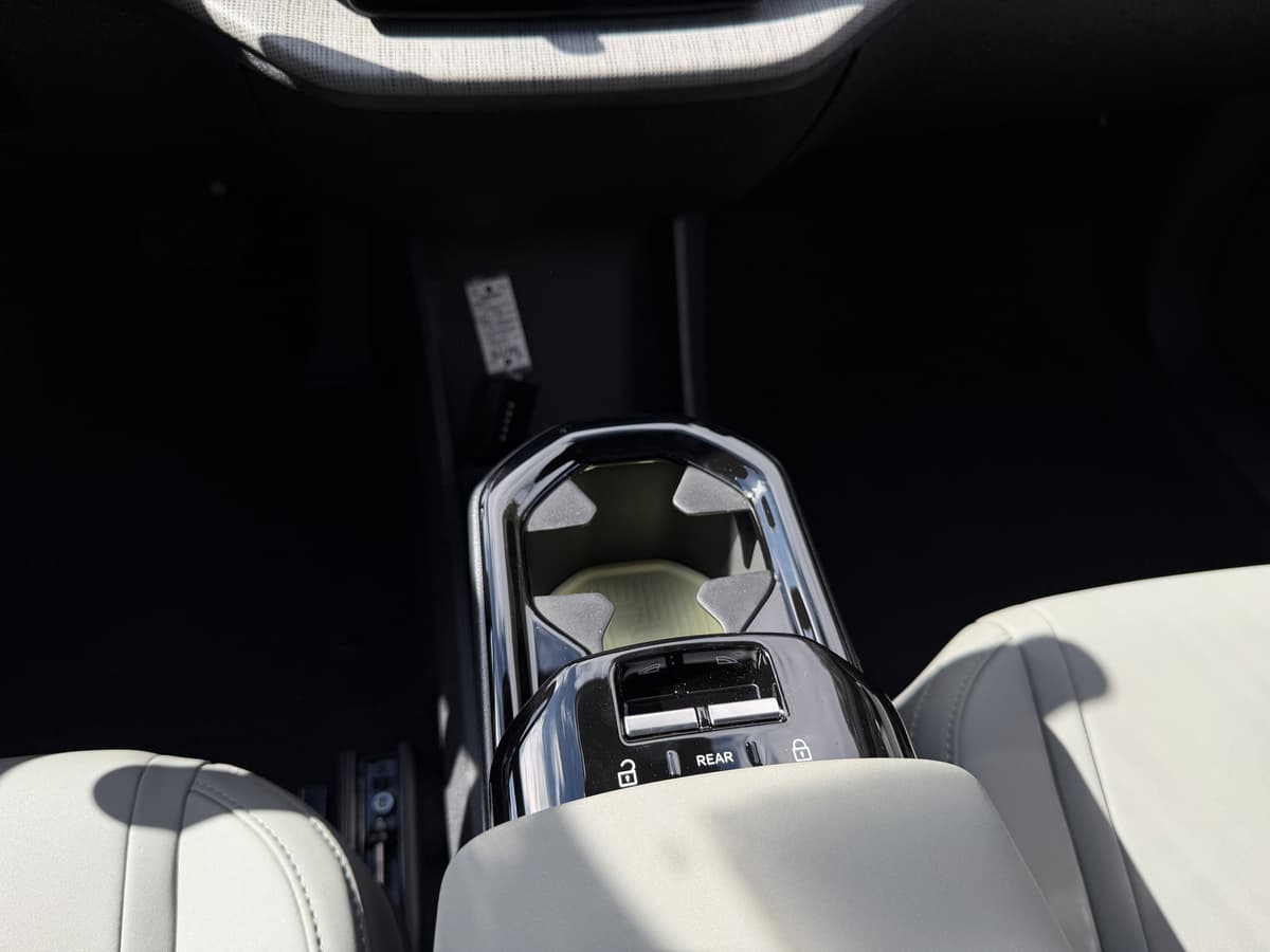 2026 Volvo EX30 Cross Country - Image 14