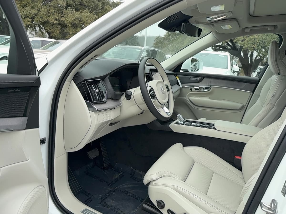 2026 Volvo XC90 plug-in hybrid - Image 11