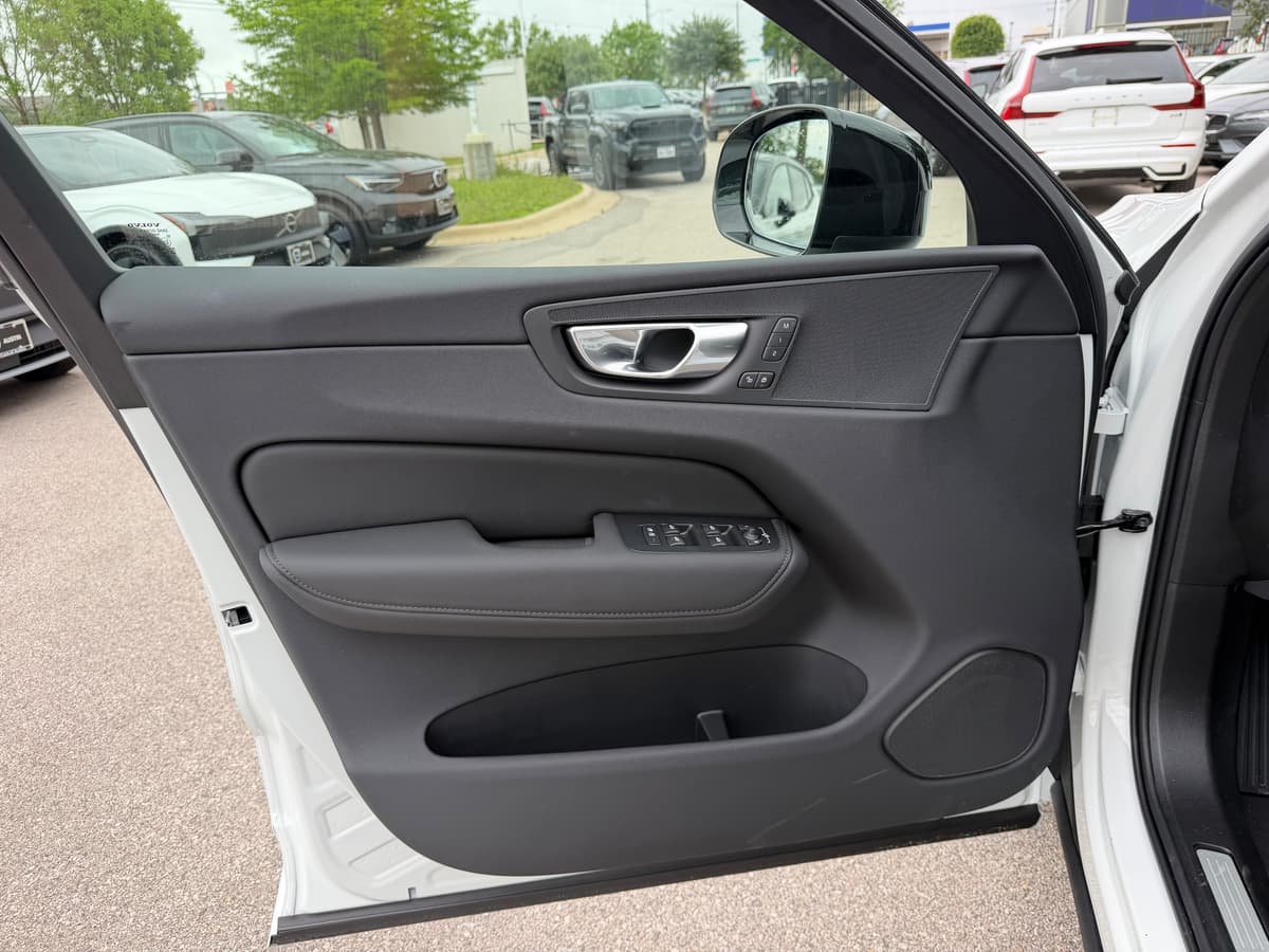 2026 Volvo XC60 - Image 16