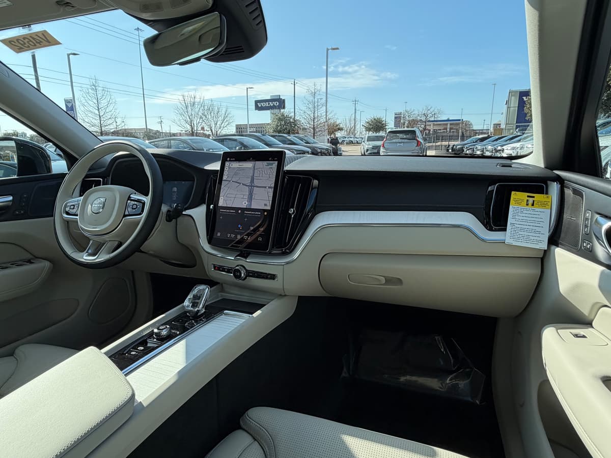2026 Volvo XC60 - Image 10