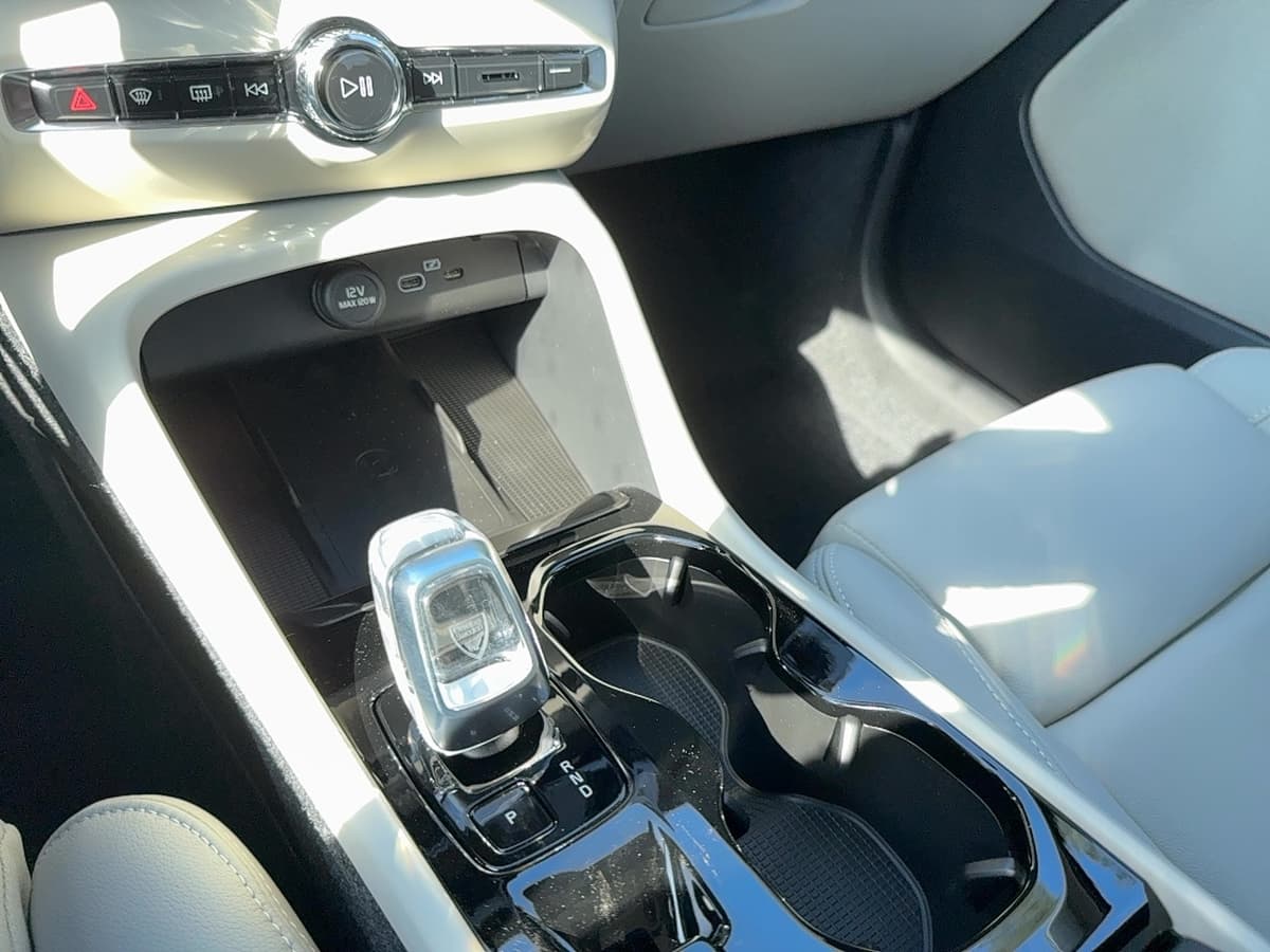 2026 Volvo XC40 - Image 21
