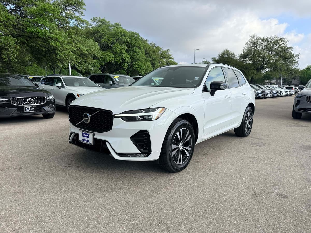 2025 Volvo XC60 - Image 2