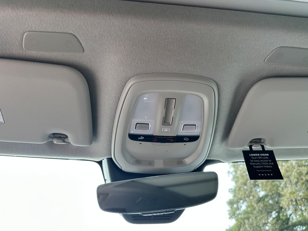 2025 Volvo XC40 - Image 15