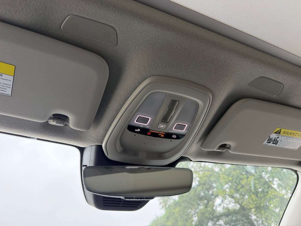 2026 Volvo XC40 - Image 15