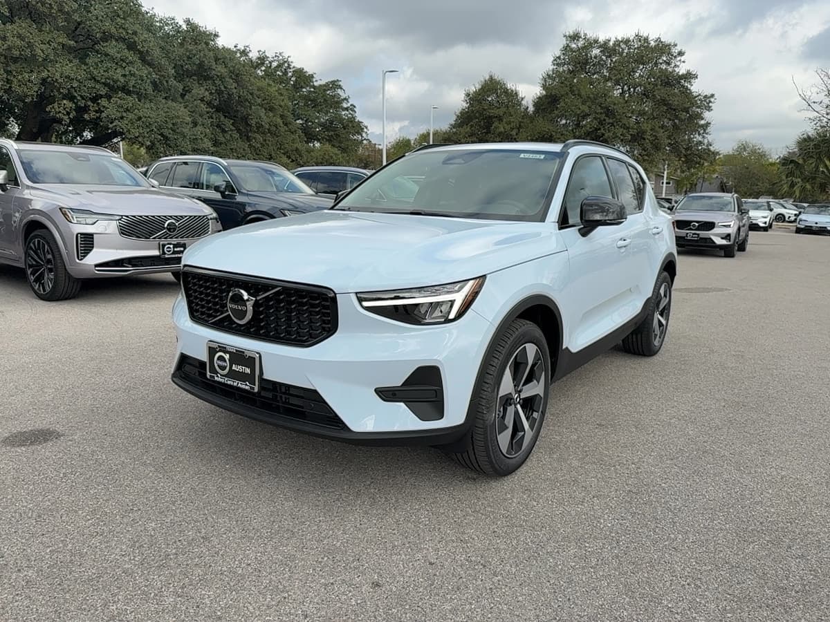 2026 Volvo XC40 - Image 2