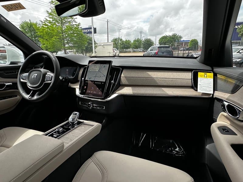 2025 Volvo XC90 plug-in hybrid - Image 11