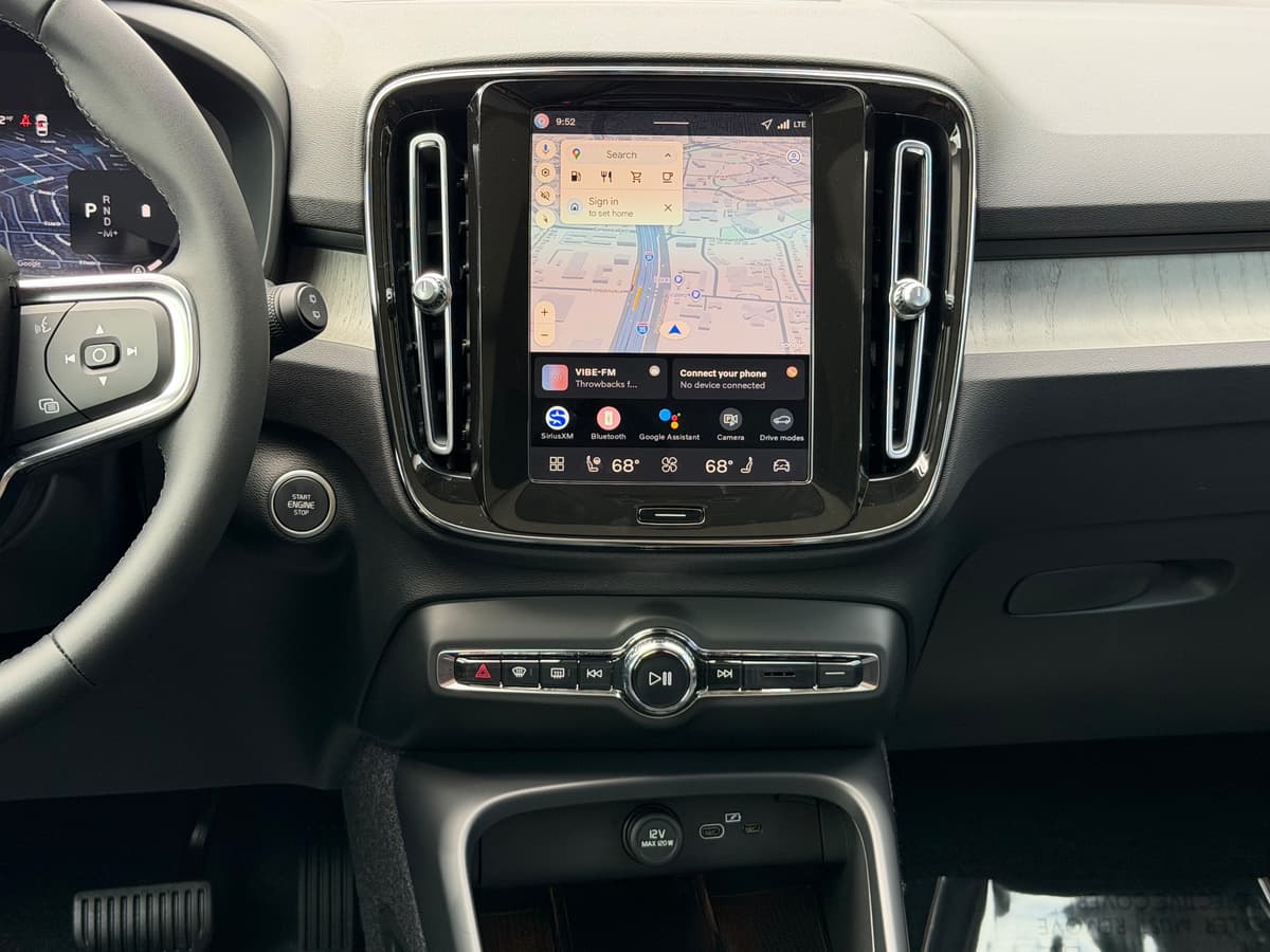 2026 Volvo XC40 - Image 12