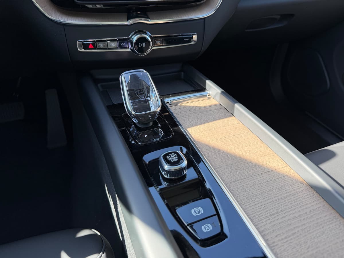 2026 Volvo XC60 - Image 13
