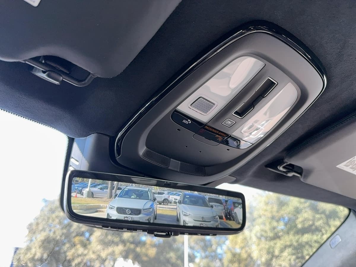 2026 Volvo XC90 plug-in hybrid - Image 25