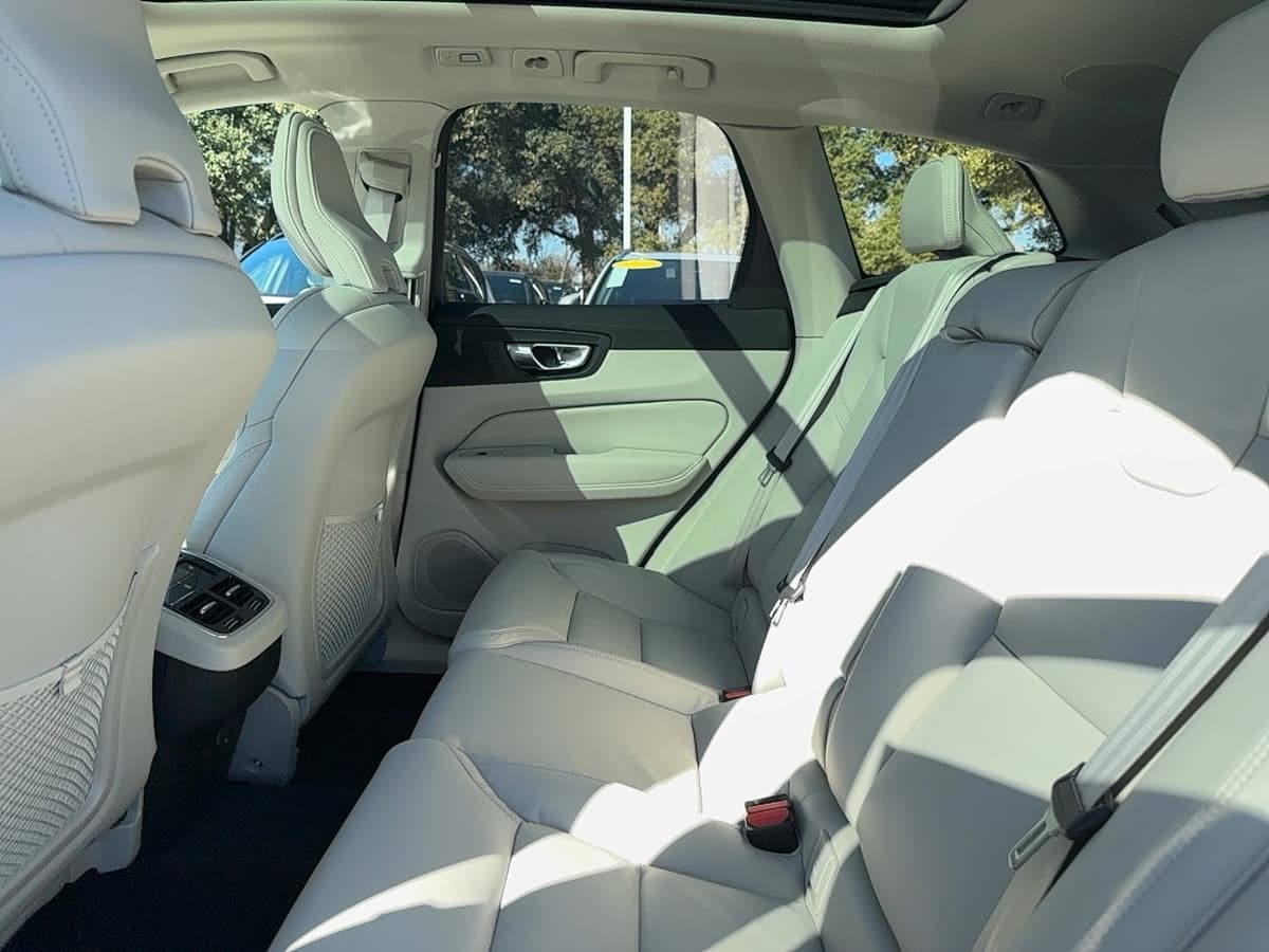 2026 Volvo XC60 - Image 15