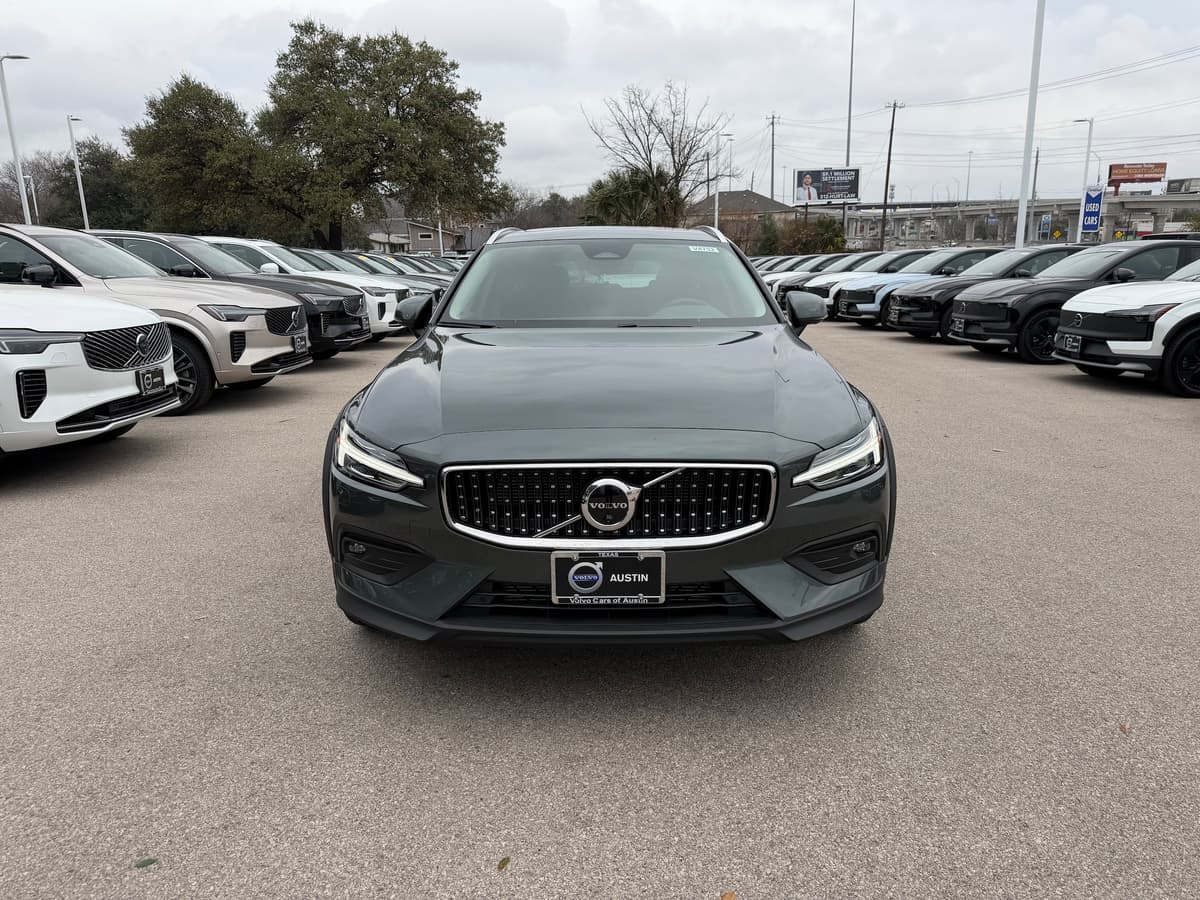 2026 Volvo V60 Cross Country - Image 6