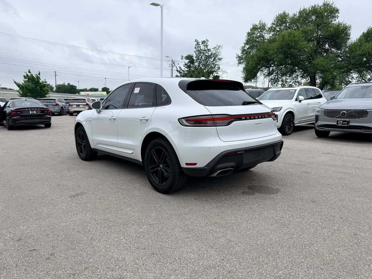 2023 Porsche Macan - Image 3