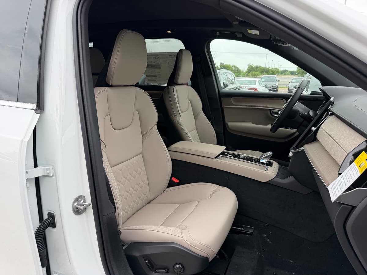 2026 Volvo XC90 - Image 8