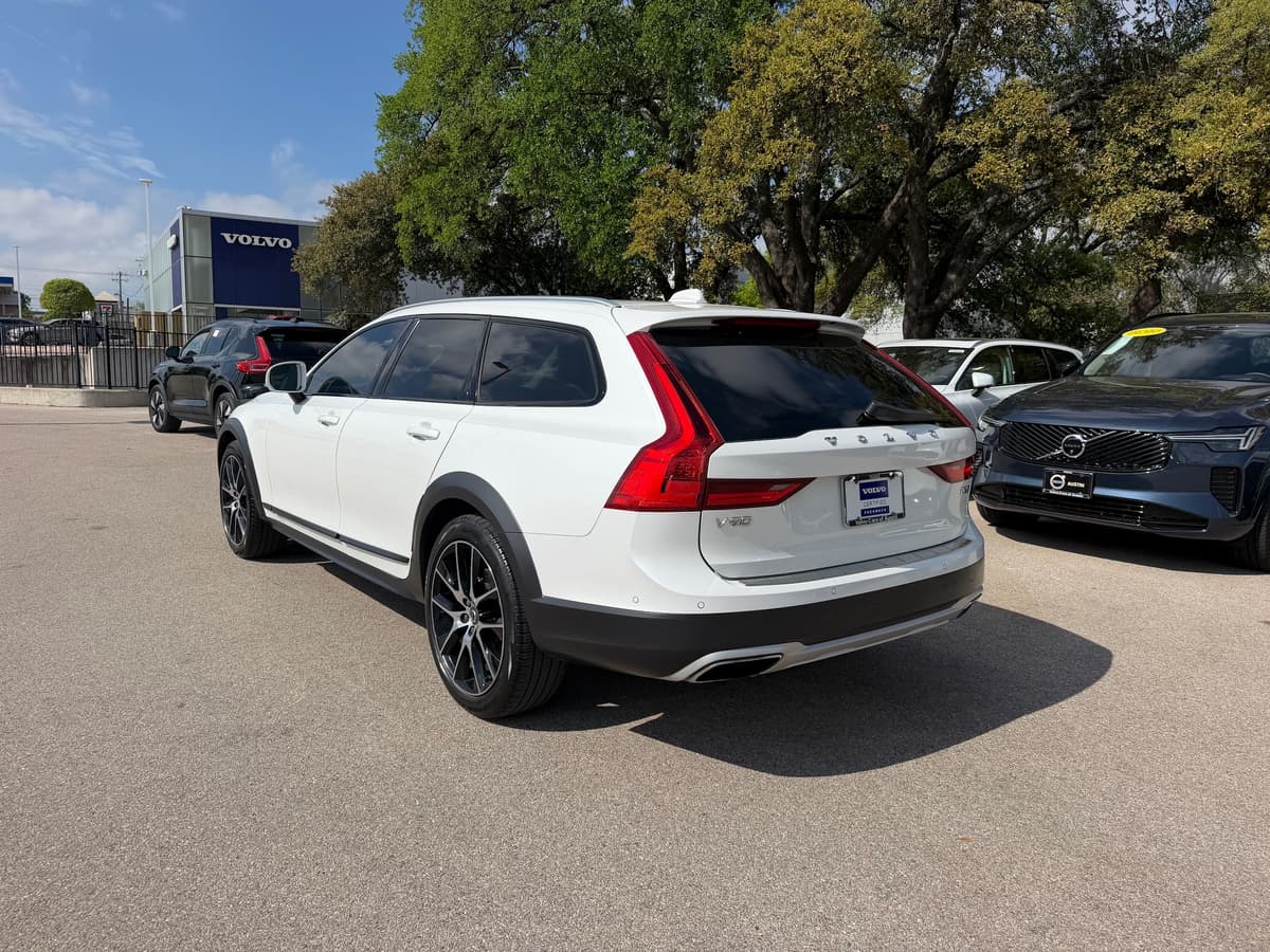 2018 Volvo V90 Cross Country - Image 4