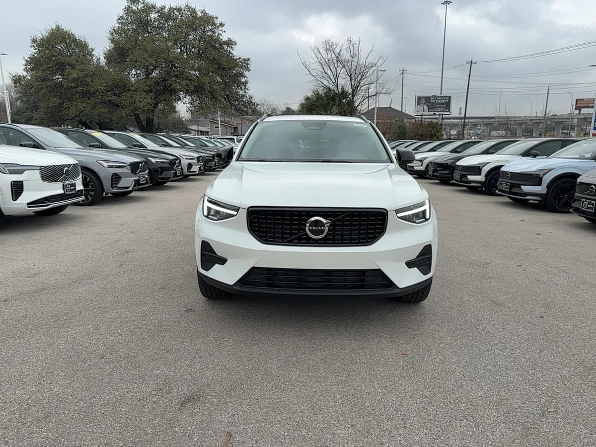 2026 Volvo XC40 - Image 8