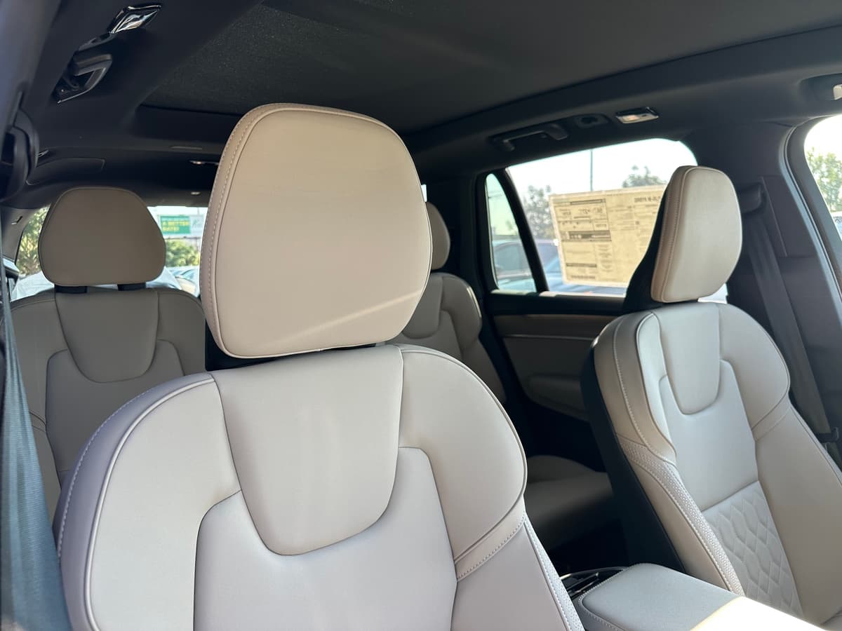 2026 Volvo XC90 plug-in hybrid - Image 9