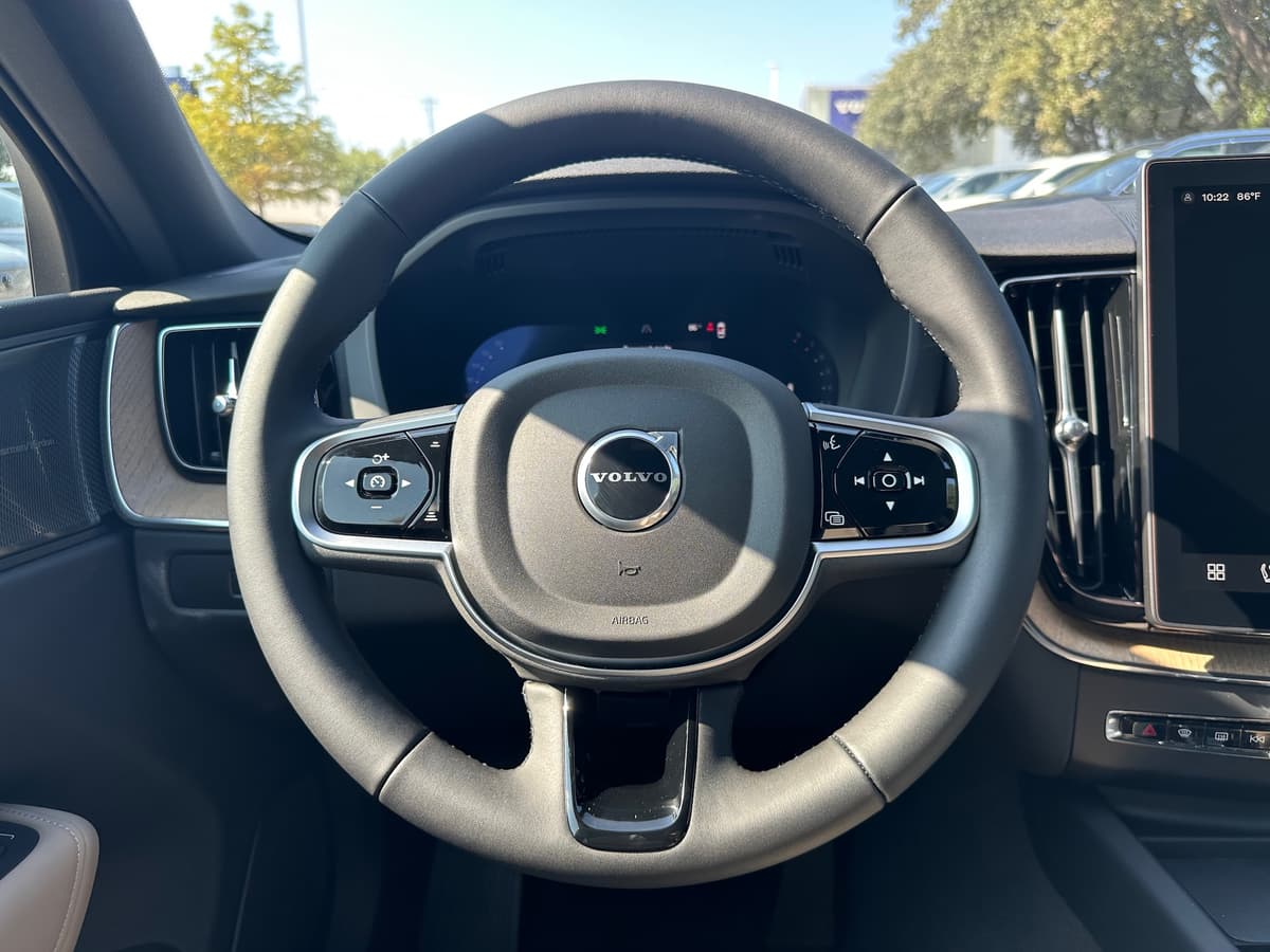 2026 Volvo XC60 - Image 14