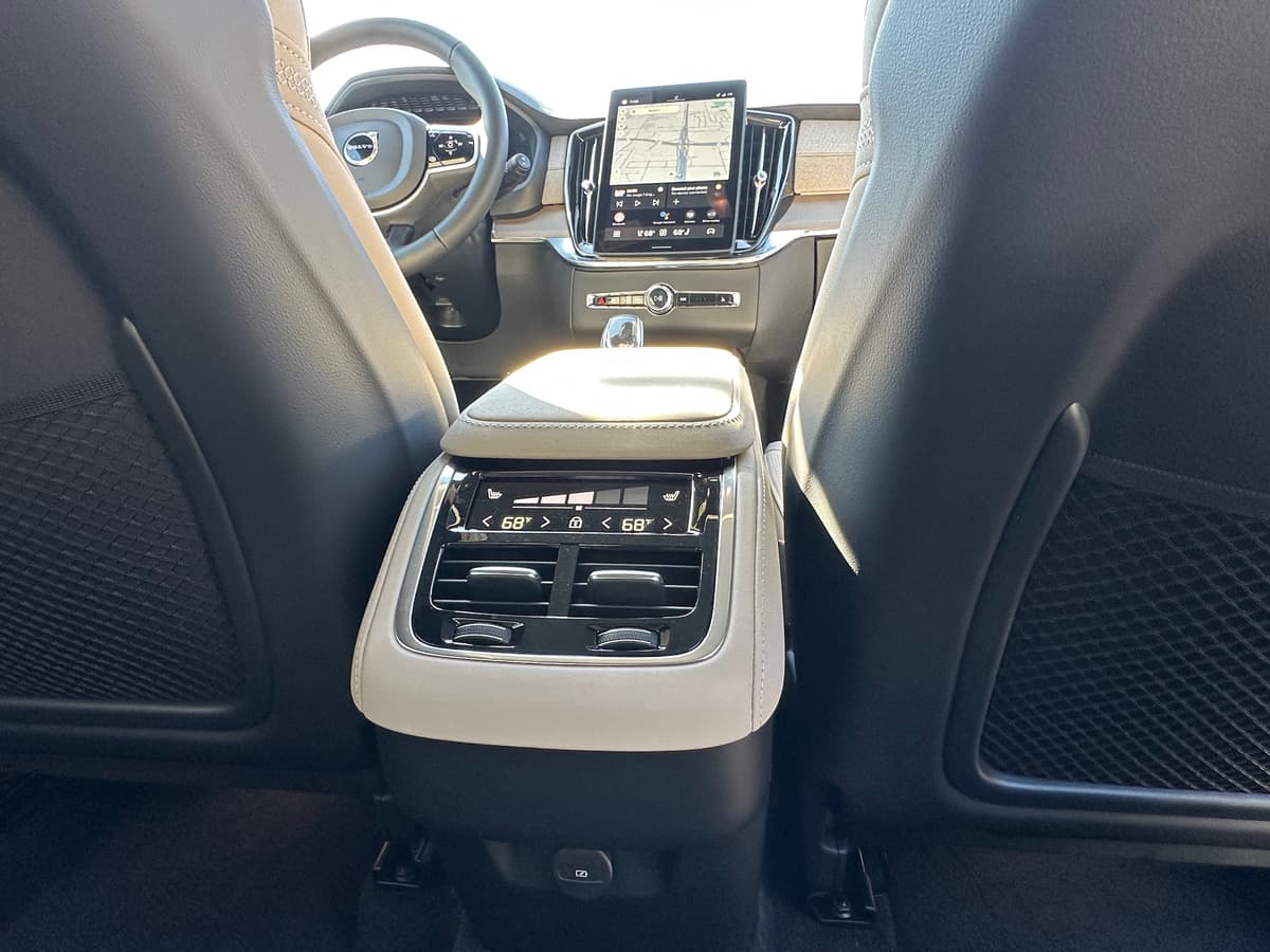 2026 Volvo XC90 - Image 12