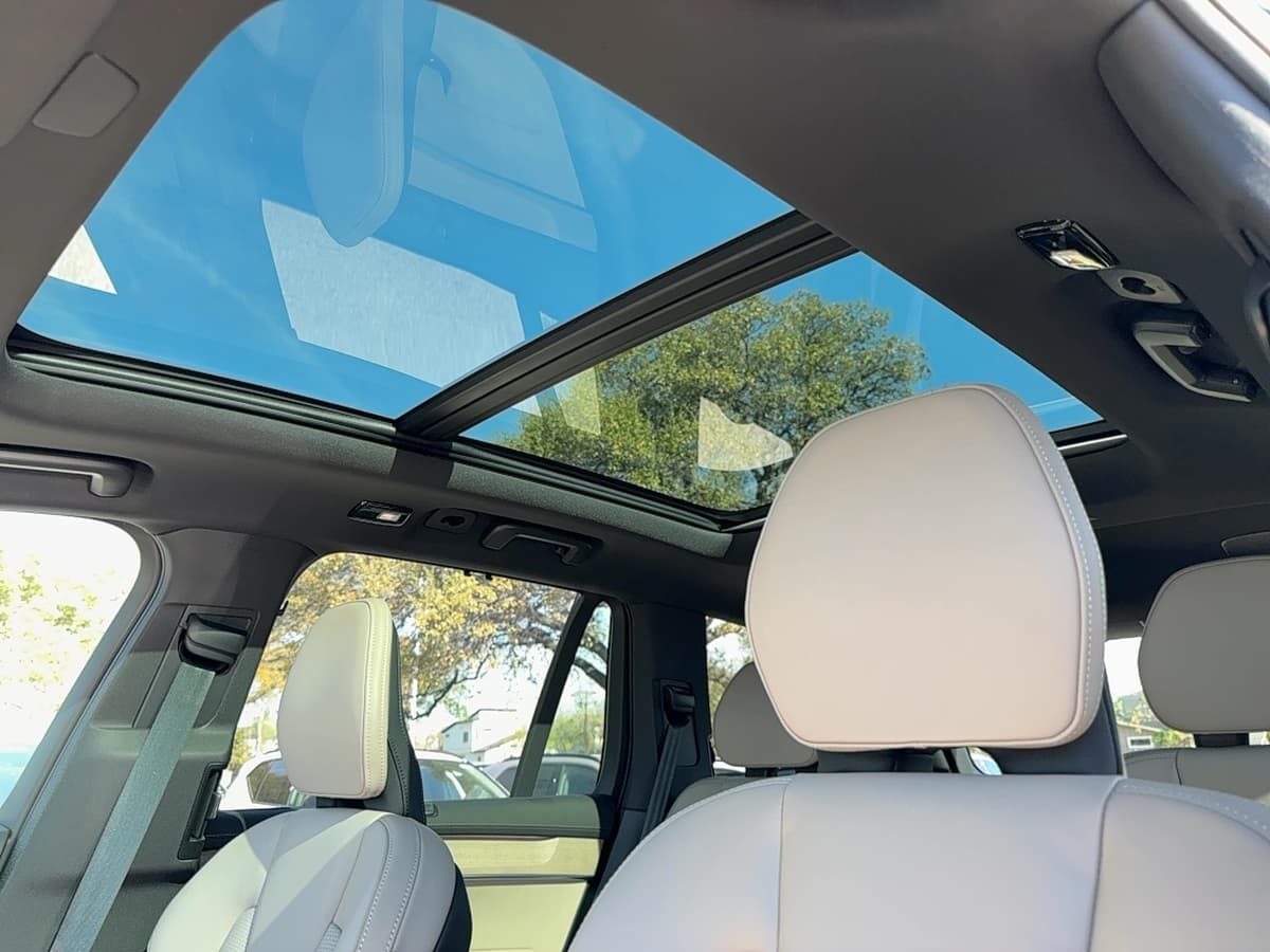 2026 Volvo XC90 - Image 13