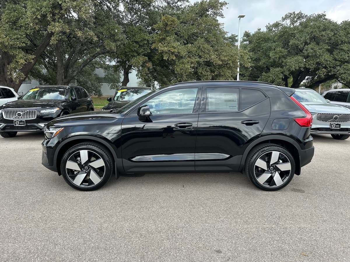 2026 Volvo EX40 - Image 3