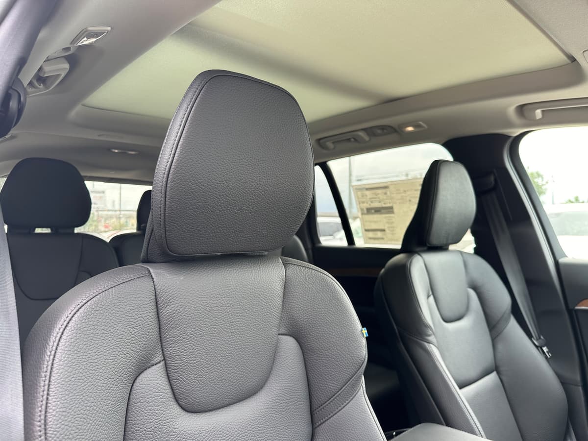 2025 Volvo XC90 plug-in hybrid - Image 9