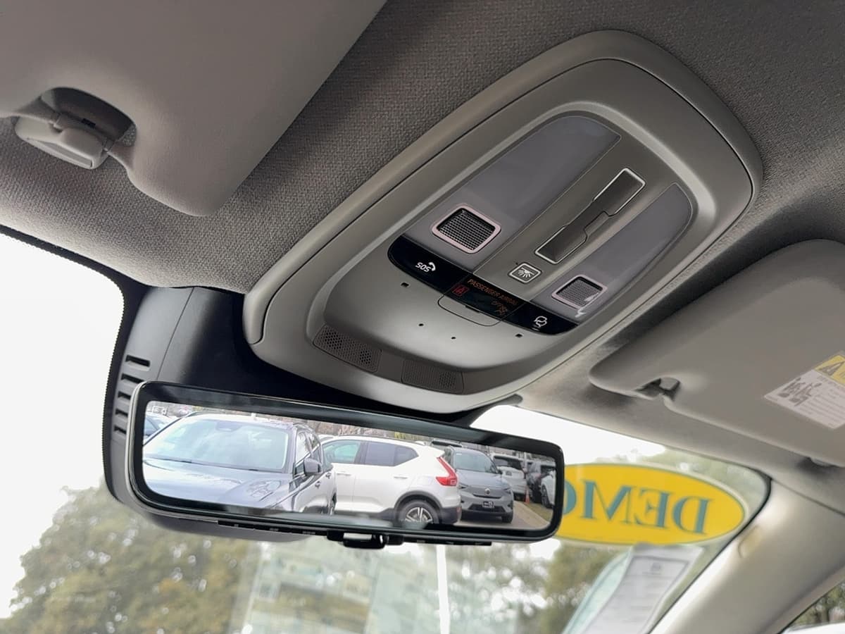 2024 Volvo XC40 - Image 24