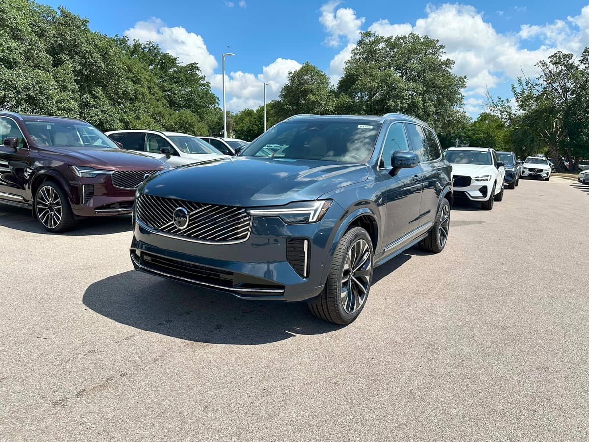 2026 Volvo XC90 - Image 2