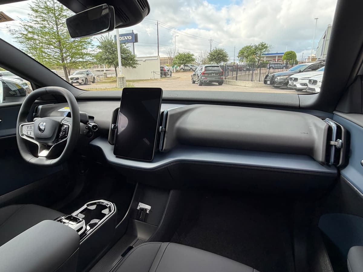 2026 Volvo EX30 - Image 10