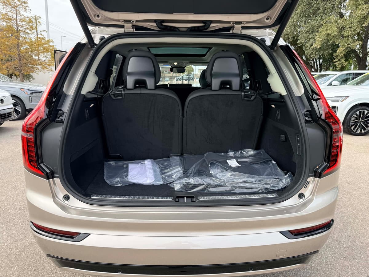 2026 Volvo XC90 - Image 27