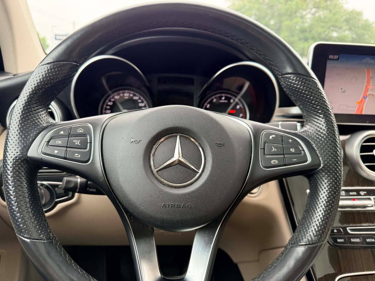 2019 Mercedes-Benz GLC 300 - Image 18