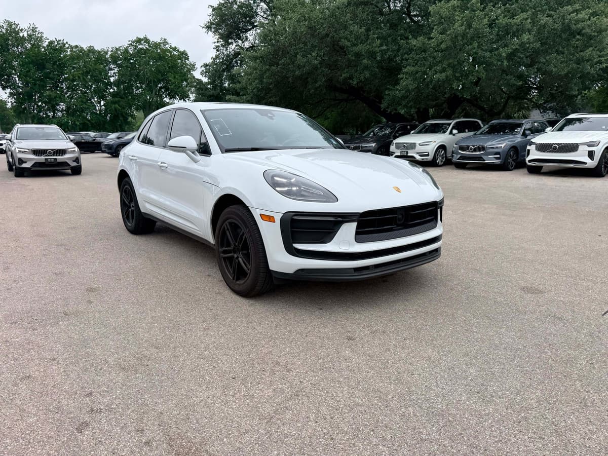 2023 Porsche Macan - Image 6