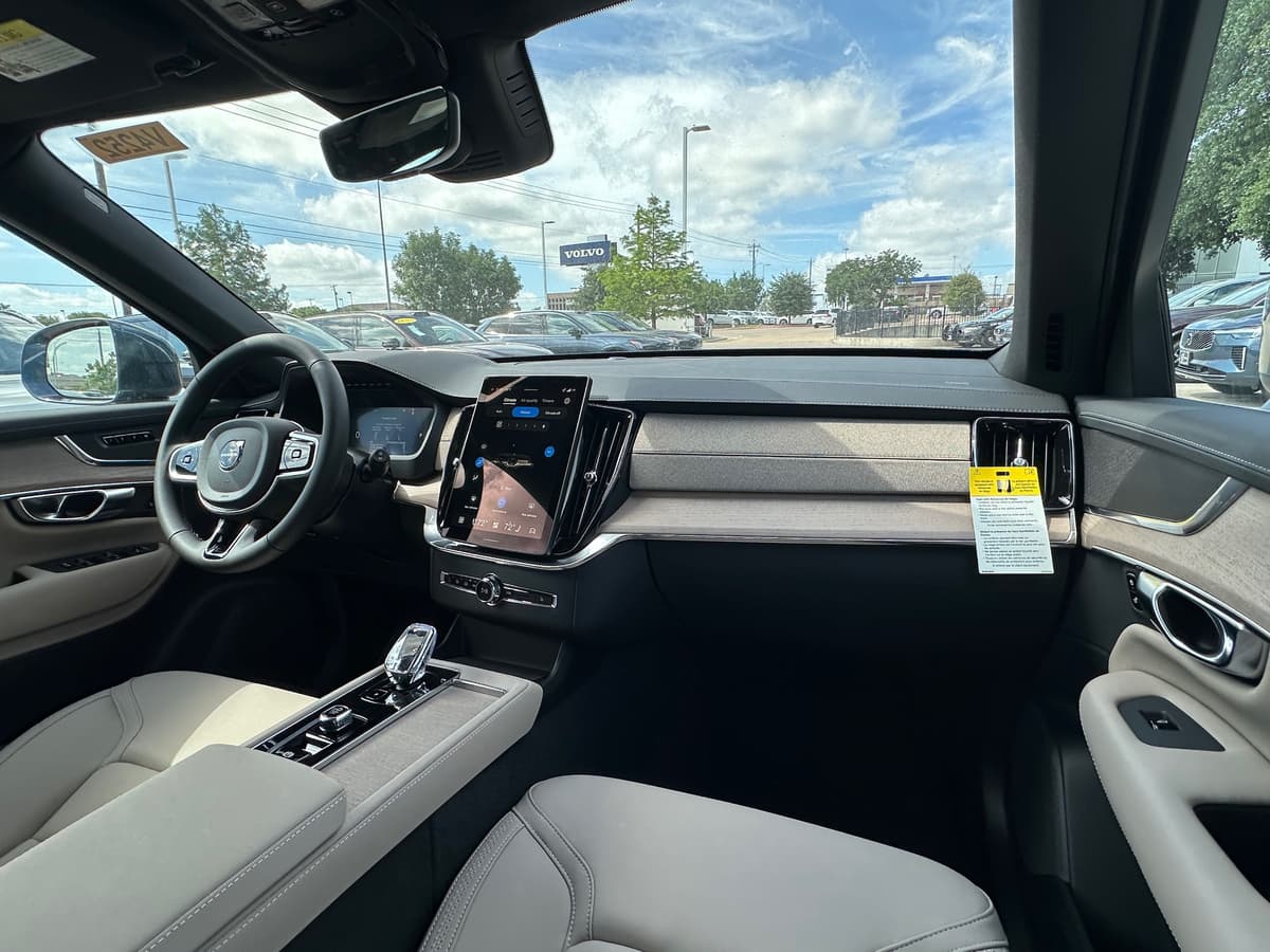 2026 Volvo XC90 - Image 11