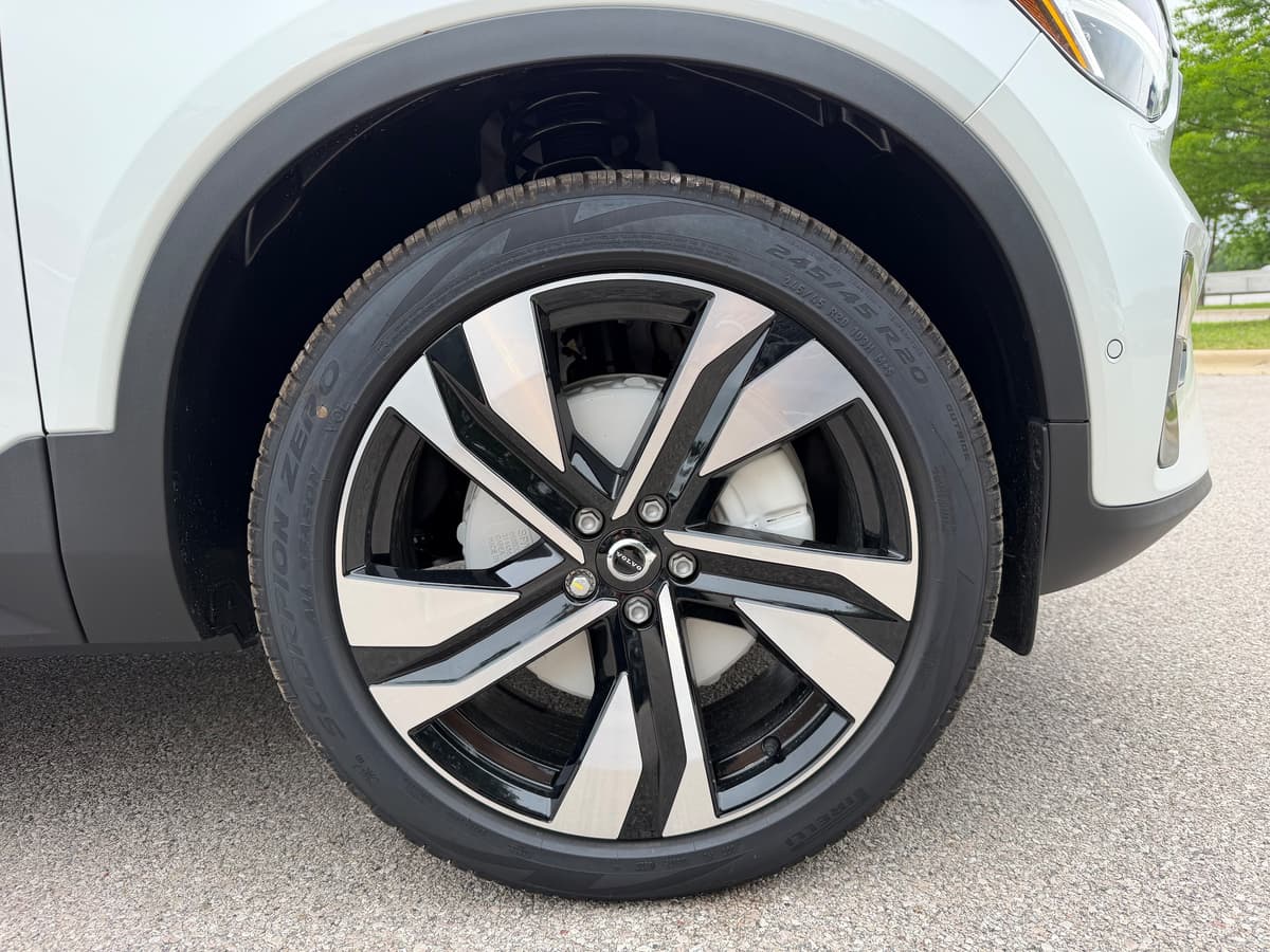 2026 Volvo XC40 - Image 6