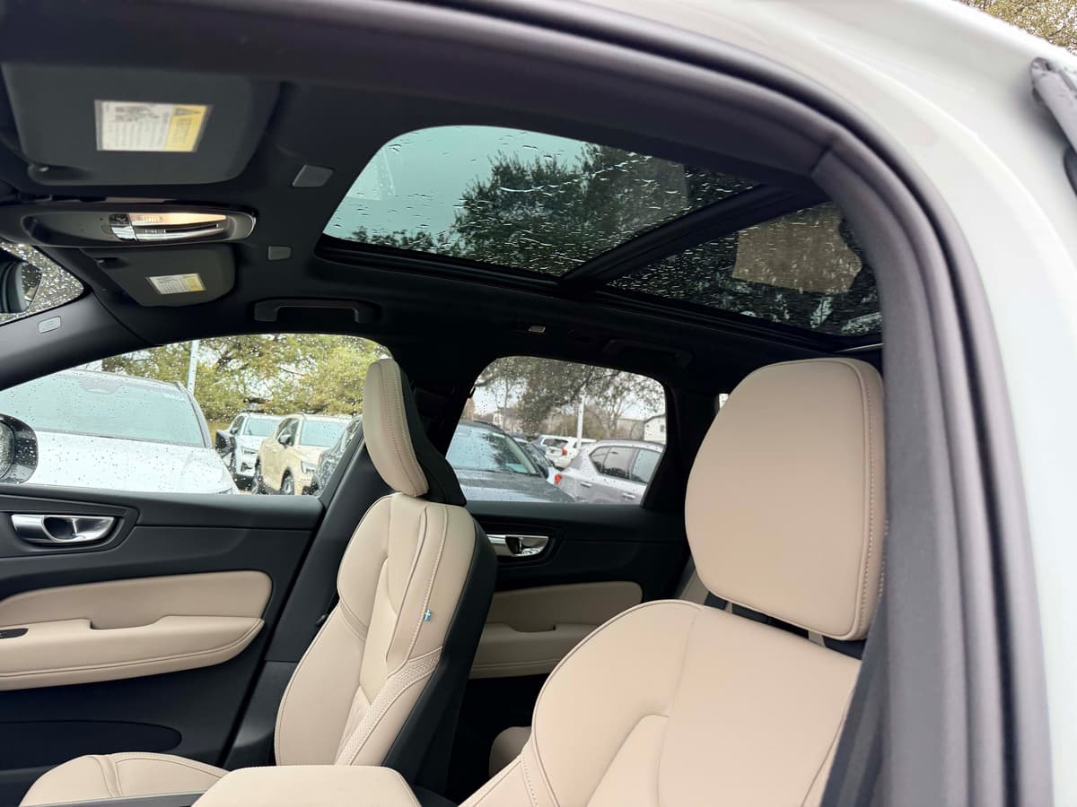 2026 Volvo XC60 - Image 14