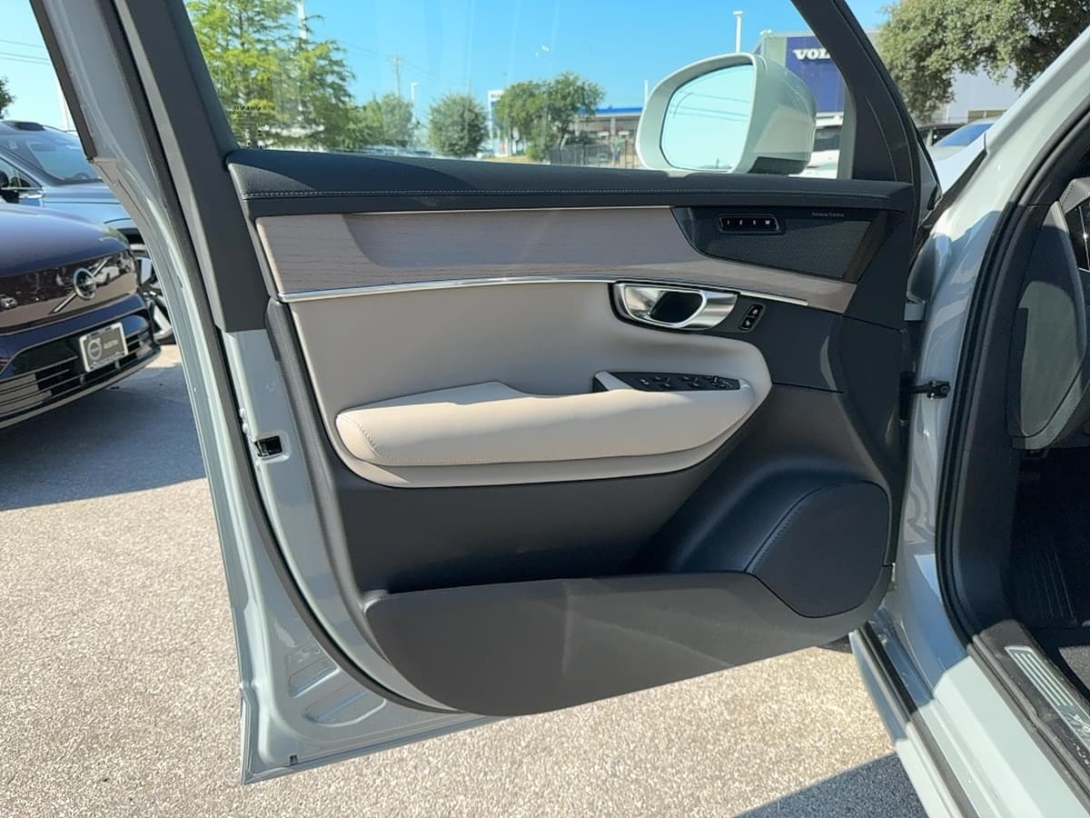 2026 Volvo XC90 - Image 10
