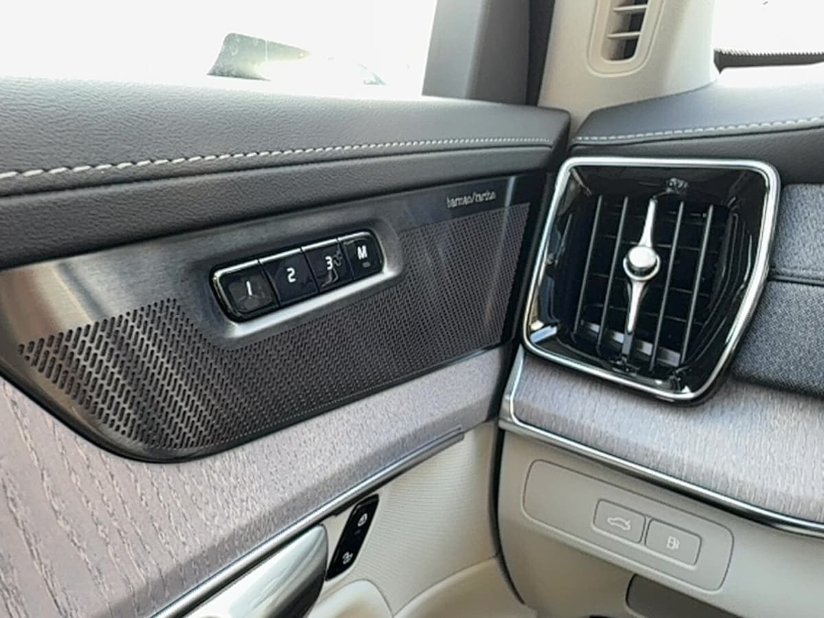 2026 Volvo XC90 plug-in hybrid - Image 17