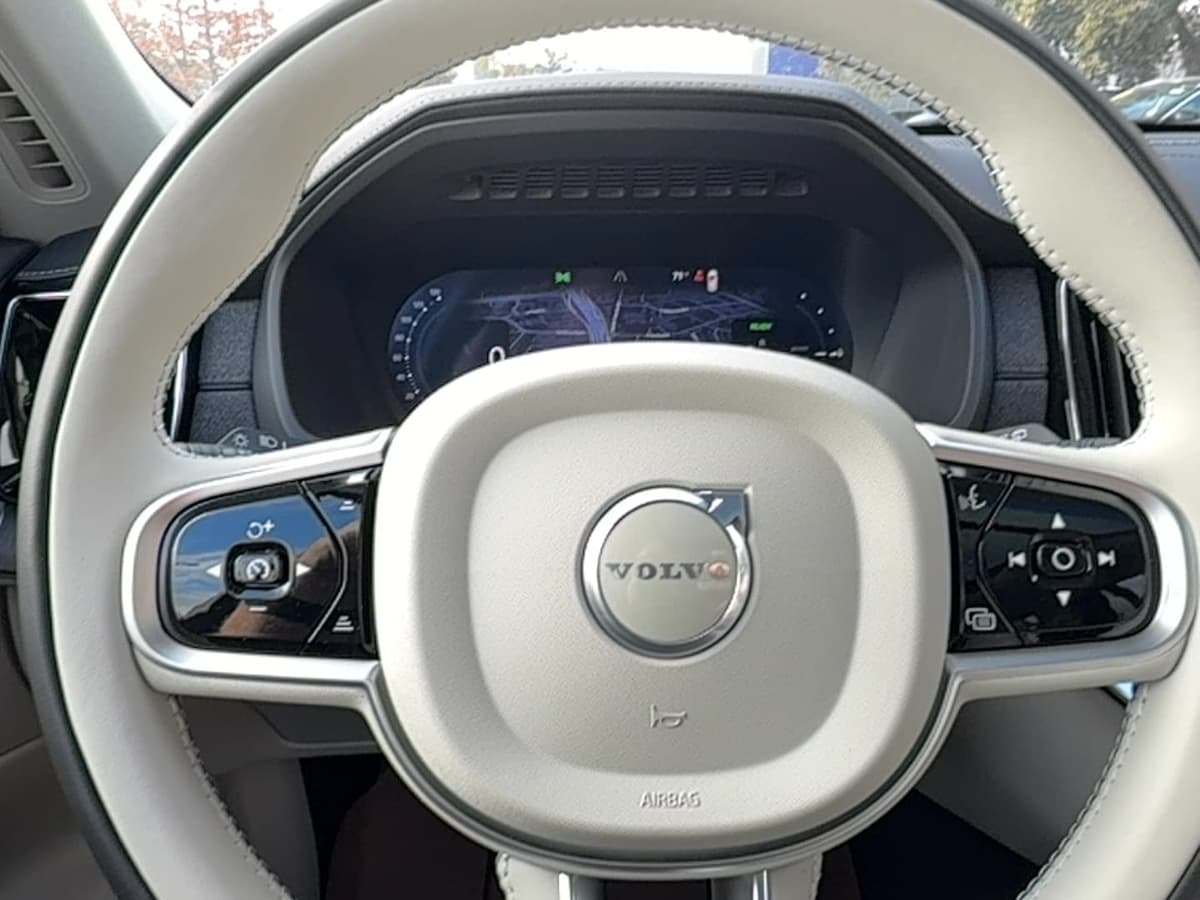 2026 Volvo XC90 plug-in hybrid - Image 18