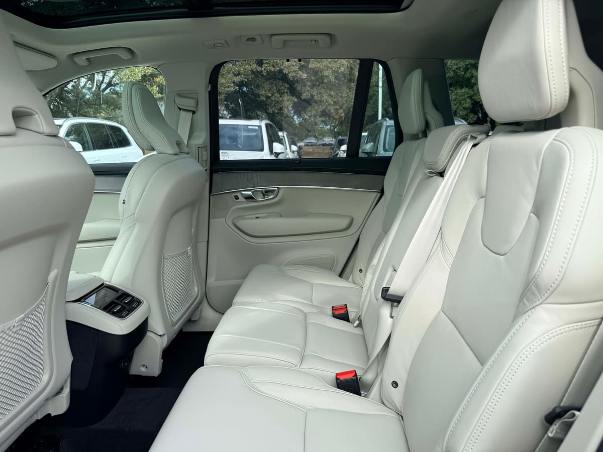 2026 Volvo XC90 - Image 16