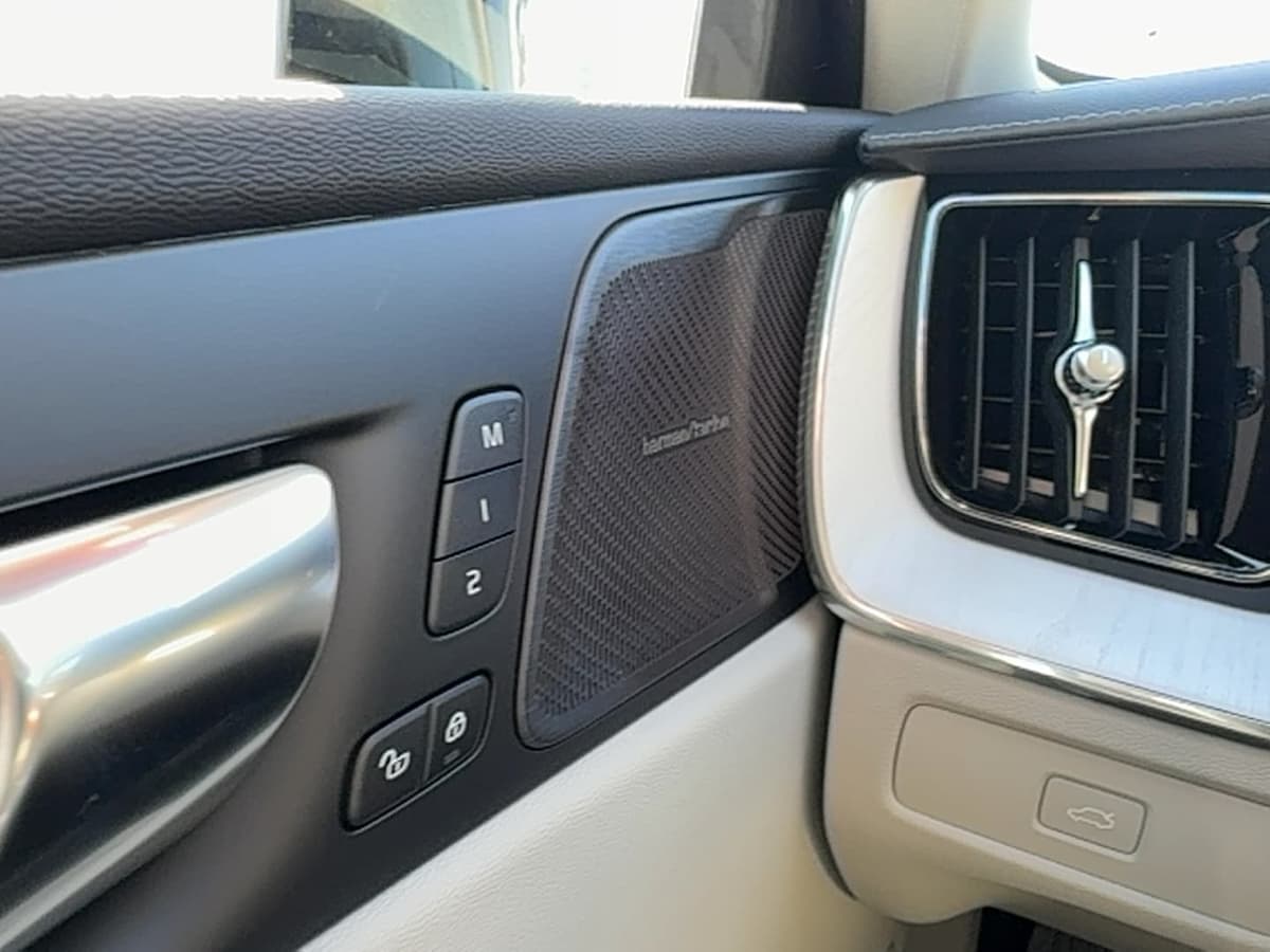 2026 Volvo XC60 - Image 19