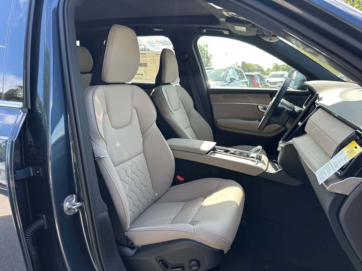 2026 Volvo XC90 - Image 6