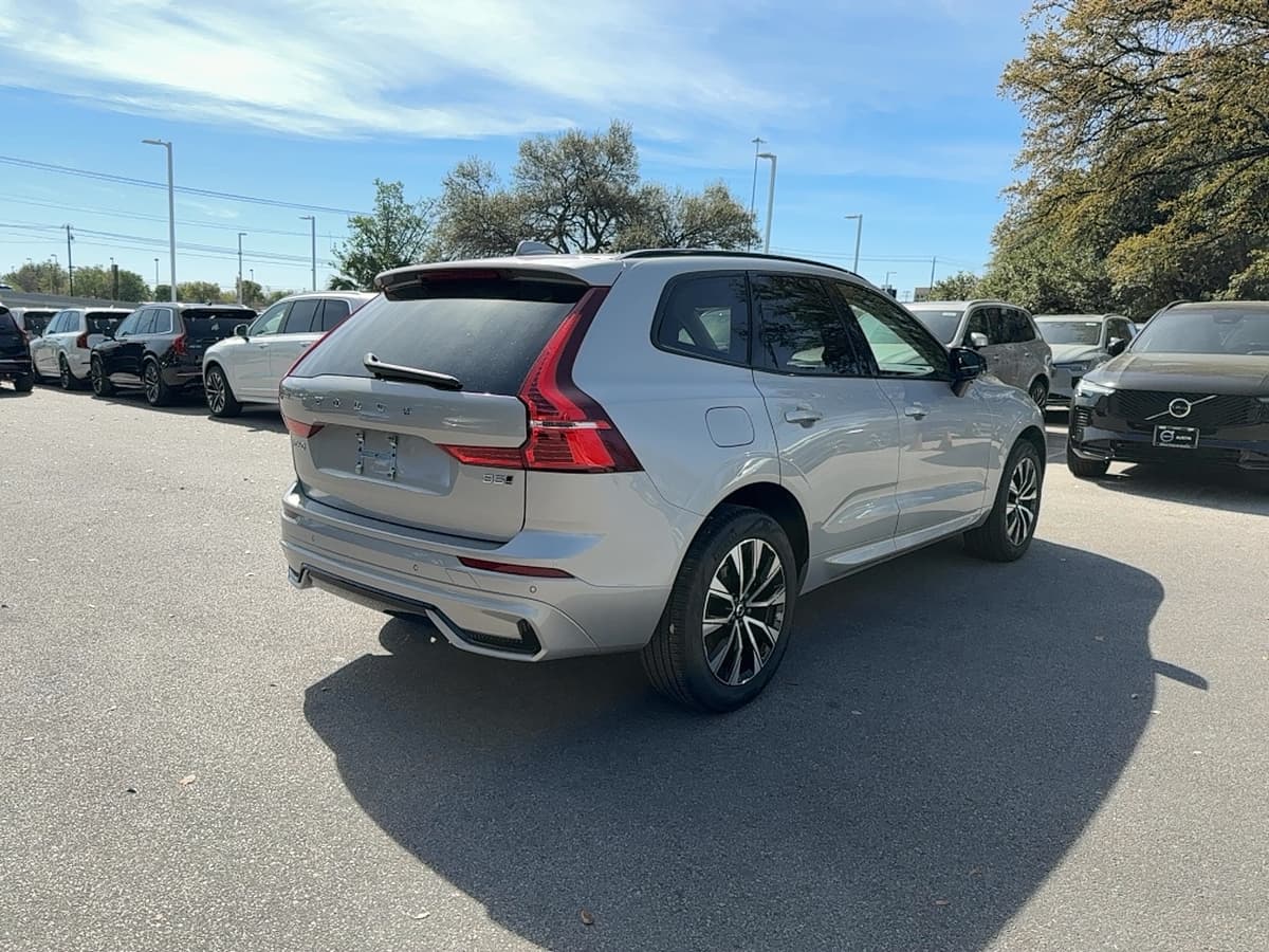 2025 Volvo XC60 - Image 6