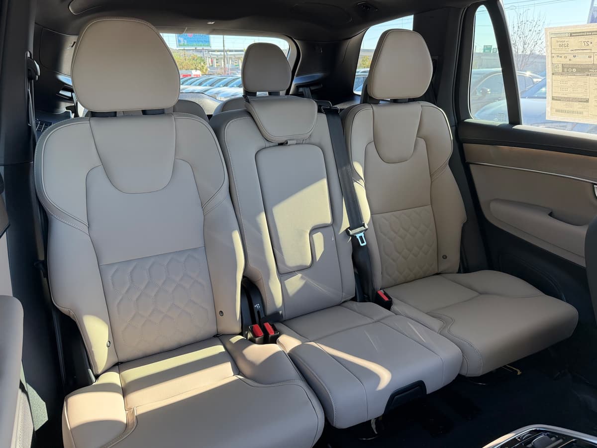 2026 Volvo XC90 plug-in hybrid - Image 10