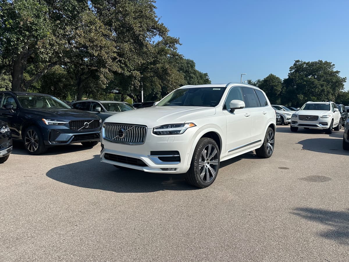 2025 Volvo XC90 - Image 2