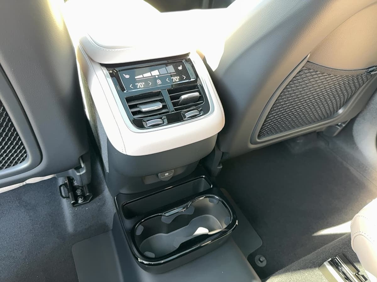 2026 Volvo XC90 - Image 17