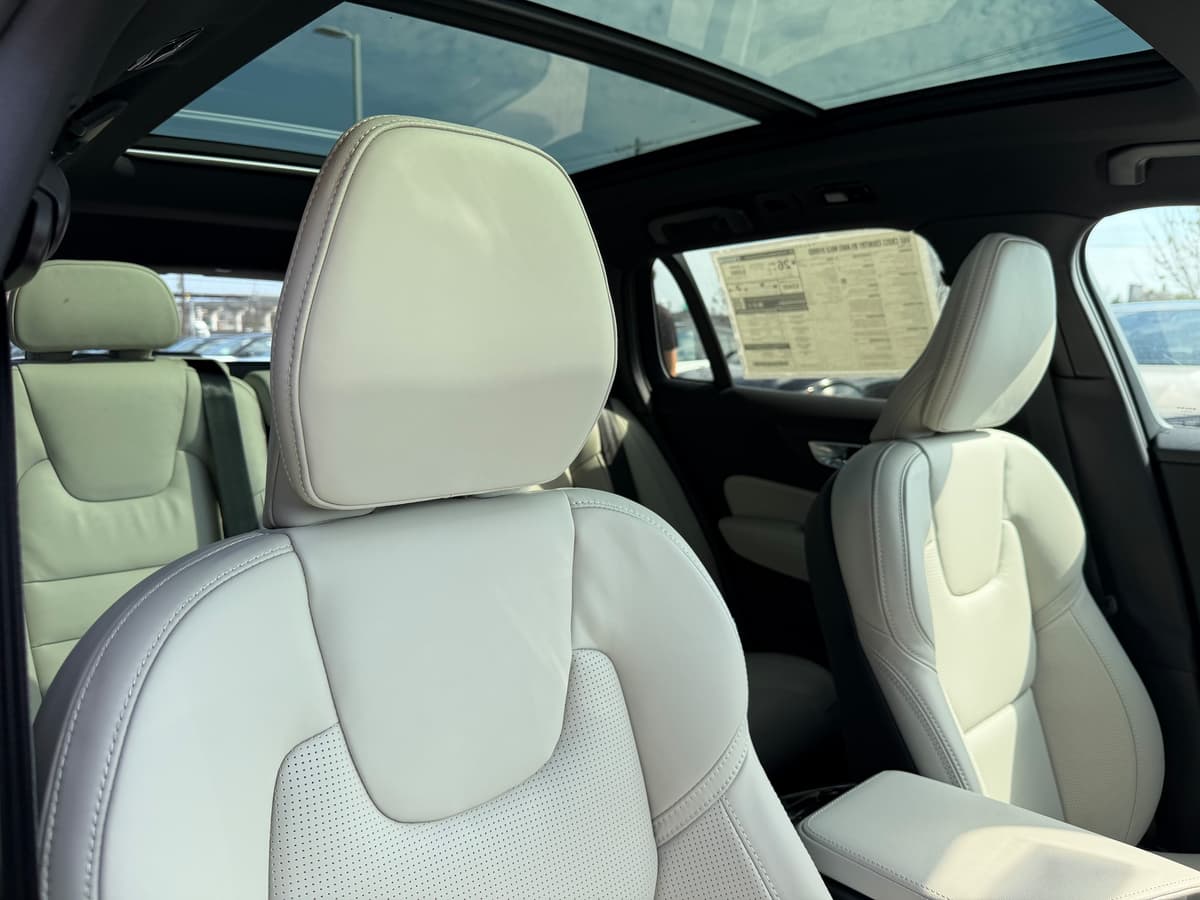 2026 Volvo V60 Cross Country - Image 9