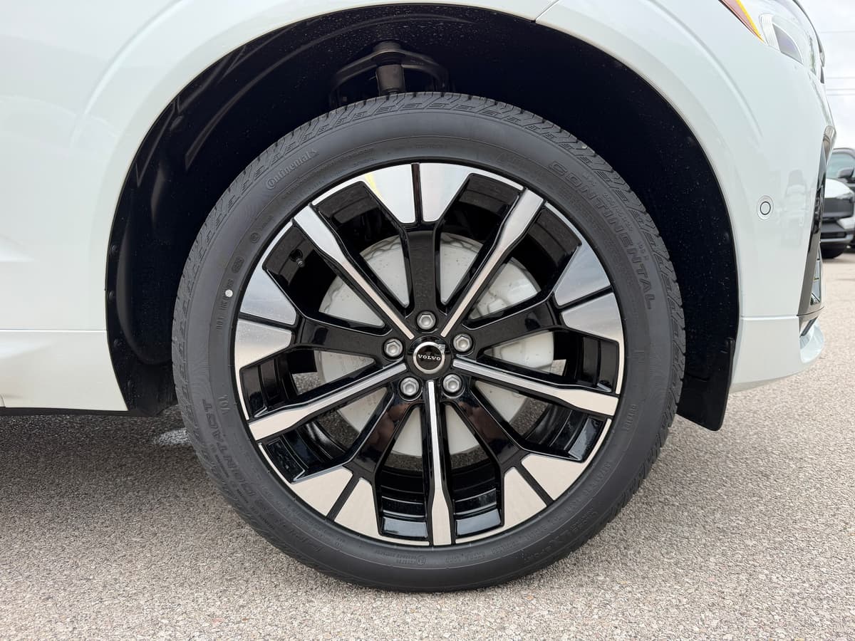 2026 Volvo XC60 - Image 7