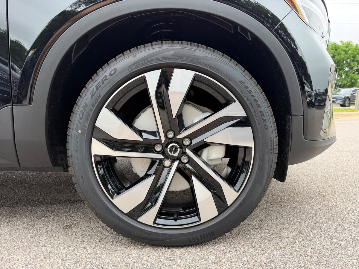 2026 Volvo XC40 - Image 6