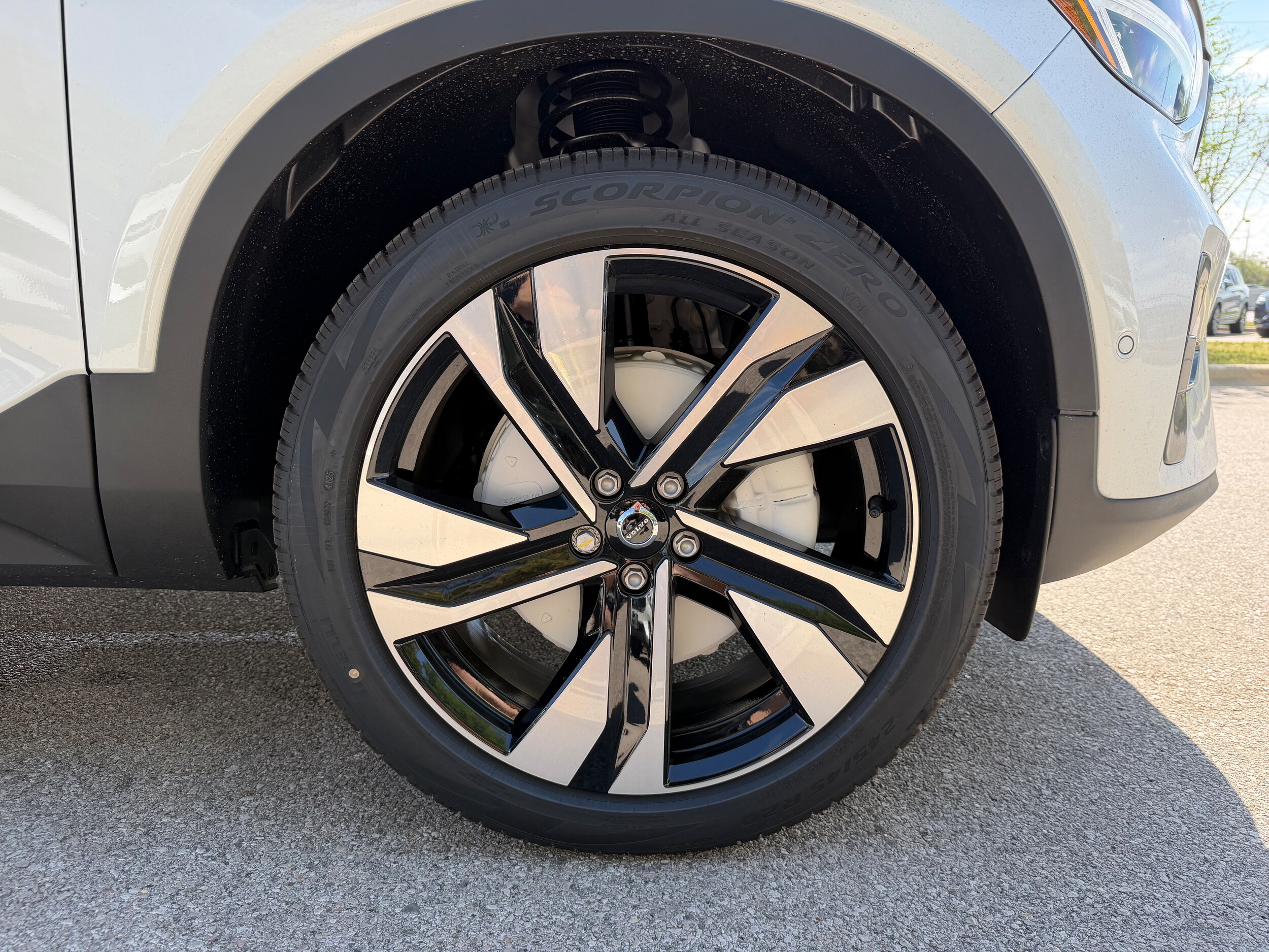 2026 Volvo XC40 - Image 7