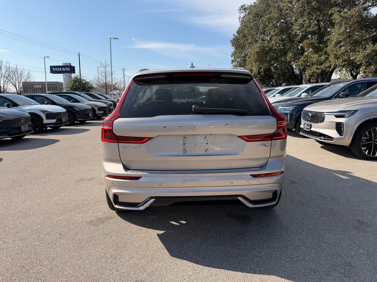 2026 Volvo XC60 plug-in hybrid - Image 5