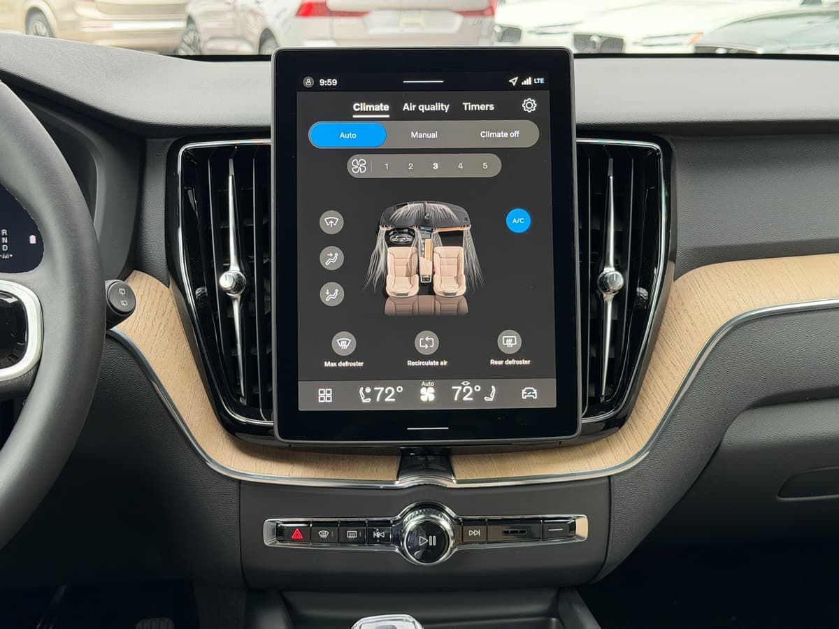 2026 Volvo XC60 - Image 12